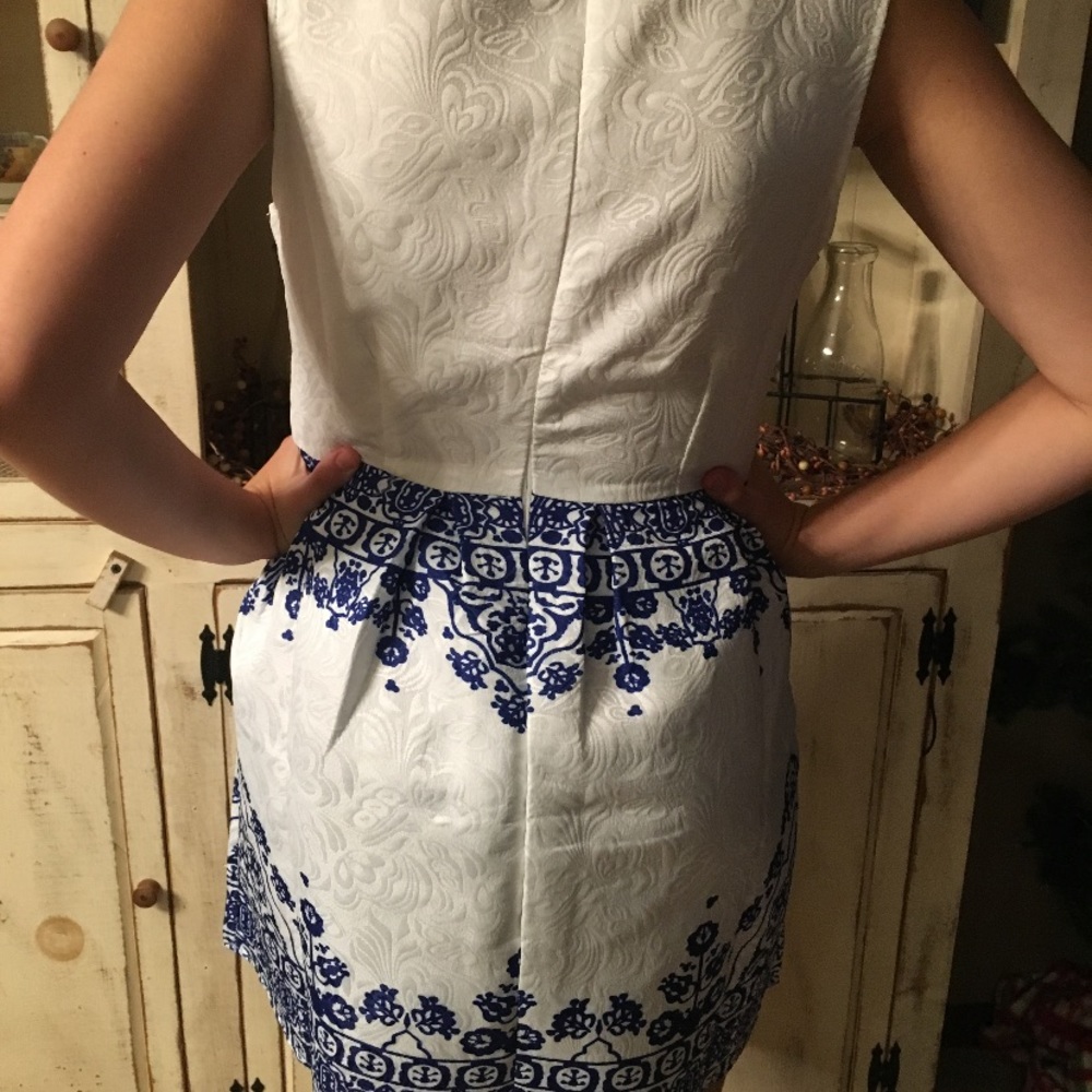 White/blue dress - Picture 2 of 2